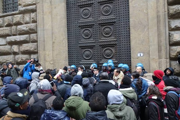 01.16 Tentativo immigranti in prefettura